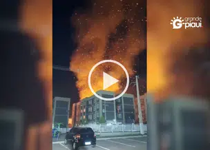 Incêndio atinge área próxima a condomínio na zona Leste de Teresina