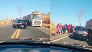 Grave acidente envolvendo carro e carreta deixa mulher morta e três feridos na BR-316