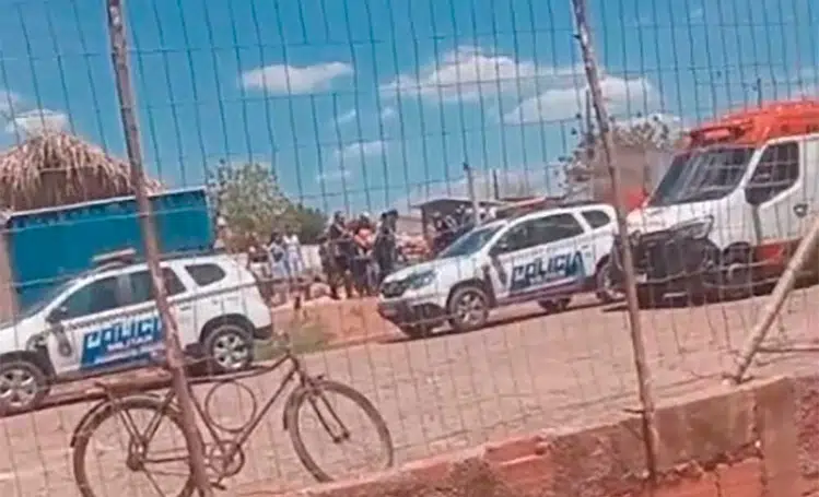 Criança e adulto são baleados em bar na zona leste de Teresina