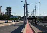 Queda de estrutura com bandeira do Piauí sobre ônibus deixa quatro feridos em Teresina