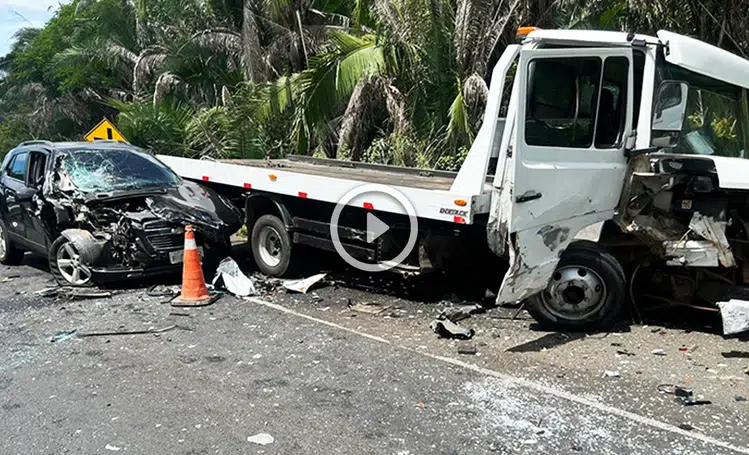 Acidente entre caminhão e dois carros deixa BR-316 parcialmente interditada nesta quinta