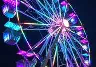 Mulher cai de roda gigante em parque na cidade de Cocal