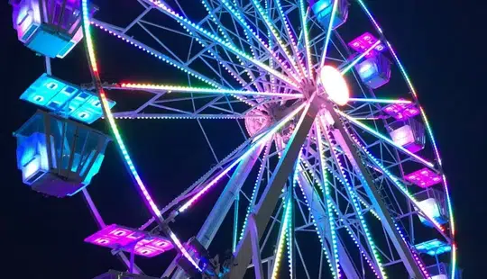 Mulher cai de roda gigante em parque na cidade de Cocal