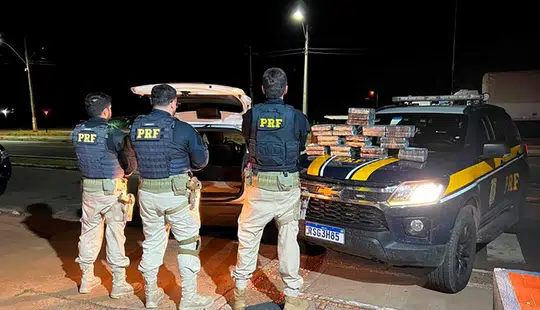Motorista é preso em flagrante transportando mais de 26 kg de cocaína em Picos