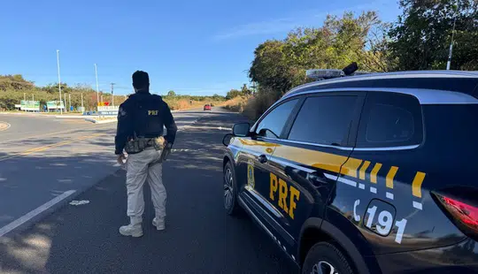 Acidente com carreta resulta na morte de motorista de 51 anos em Corrente