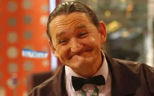 Humorista Marquito sofre acidente de moto e está em coma induzido