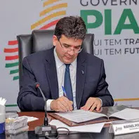 Governador anuncia reajuste de 5,6% para servidores estaduais; projeto será encaminhado à Alepi