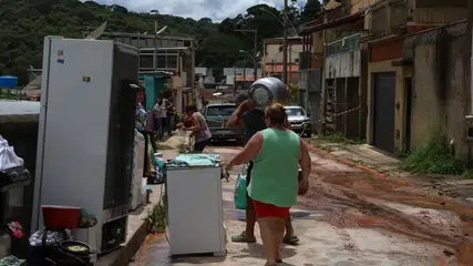 Sobe para 49 número de mortos na tragédia em Juiz de Fora e Ubá