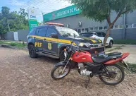 PRF recupera motocicleta roubada e apreende veículo adulterado em Piripiri