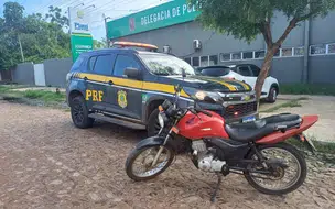 PRF recupera motocicleta roubada e apreende veículo adulterado em Piripiri
