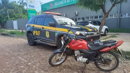 PRF recupera motocicleta roubada e apreende veículo adulterado em Piripiri