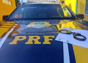 PRF cumpre mandado de prisão por descumprimento de medida protetiva em Parnaíba