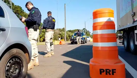 PRF resgata crianças raptadas na porta de escola em Barras