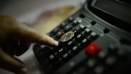 Inflação oficial recua para 3,81%, com variação de 0,7% em fevereiro