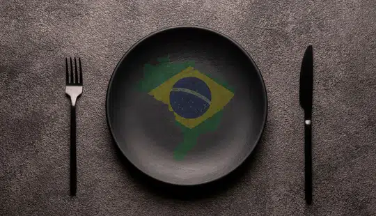 Inflação acelera para 0,89% em abril com alta de alimentos e combustíveis