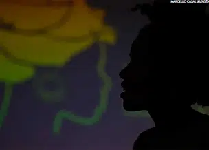 Emprego formal de mulheres negras cresce 29% em 2025, frente a 2023