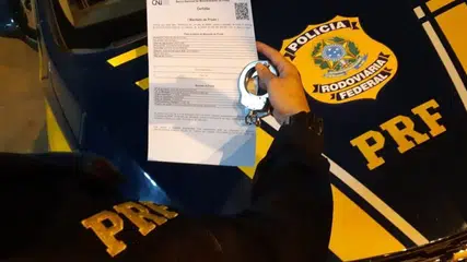 PRF prende foragido da Justiça durante abordagem em Teresina