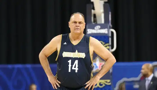 Morre o jogador de basquete Oscar Schmidt aos 68 anos, em São Paulo