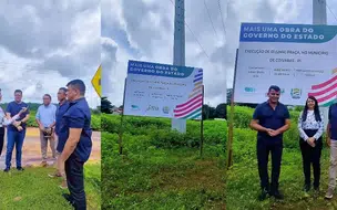 Prefeito João Mourão de Coivaras acompanha obra de nova praça em Sobradinho
