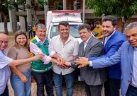 Prefeito João Moura recebe nova ambulância para reforçar saúde em Coivaras