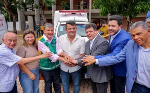 Prefeito João Moura recebe nova ambulância para reforçar saúde em Coivaras