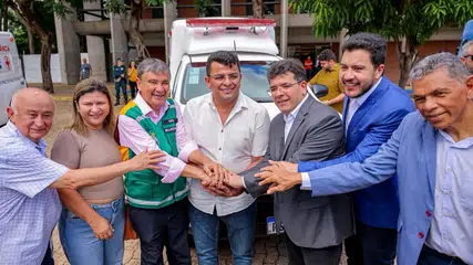 Prefeito João Moura recebe nova ambulância para reforçar saúde em Coivaras