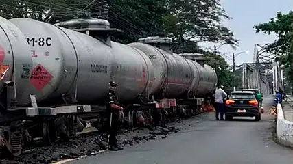 Ponte Metálica fica interditada após trem descarrilar entre Teresina e Timon