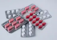 Anvisa suspende corticoide e remédio para colesterol após irregularidades