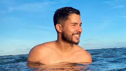 Ataque: Jovem tem rosto queimado com água quente pela namorada em Corrente