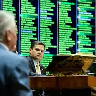 Congresso derruba veto e possibilita redução de penas pelo 8 de janeiro