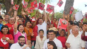 Rafael Fonteles no meio do Povo Coivarenses