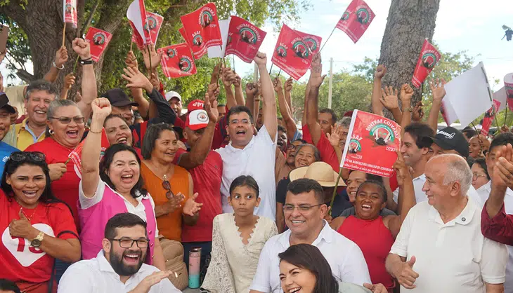 Rafael Fonteles no meio do Povo Coivarenses