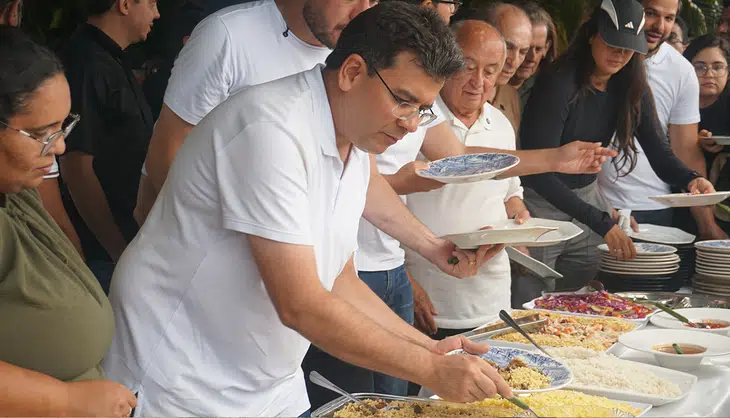 Provando o almoço com saboreando a culinária regional de Coivaras
