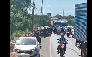 Motorista fica preso às ferragens após acidente na Ponte Tancredo Neves em Teresina