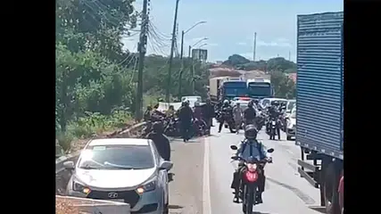 Motorista fica preso às ferragens após acidente na Ponte Tancredo Neves em Teresina
