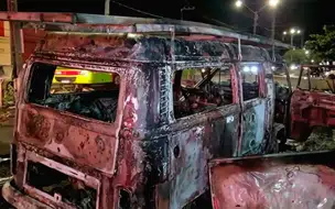 Kombi pega fogo após ser abastecida na zona leste de Teresina