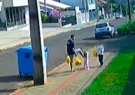 MP oferece denúncia contra homem flagrado chutando o rosto da filha no Paraná
