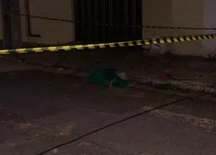Morador de rua é encontrado morto em rua no Centro de Teresina