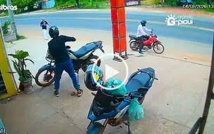 Vídeo: Dupla tenta roubar moto e acaba desistindo após serem surpreendidos por morador em Altos