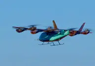 Primeiro carro voador da Eve realiza voo histórico e avança rumo à mobilidade aérea