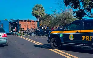 Vídeo: Motorista fica ferido após caminhão tombar na BR-343 entre Altos e Campo Maior