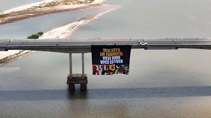 Ativistas fazem ato na ponte entre Parnaíba e Araioses pela importância do voto em trânsito