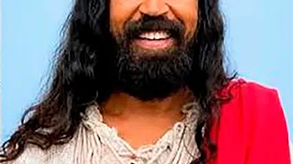 TRE determina que candidato fantasiado de Jesus Cristo modifique a foto da candidatura