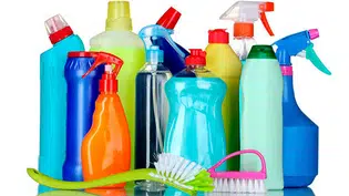 Anvisa proíbe 12 produtos de limpeza de origem desconhecida; Confira Lista