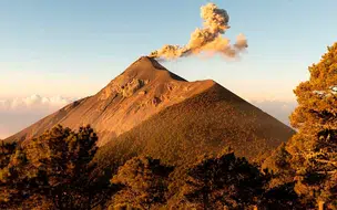 Erupção do vulcão Fuego obriga retirada de moradores e mobiliza autoridades na Guatemala