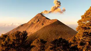 Erupção do vulcão Fuego obriga retirada de moradores e mobiliza autoridades na Guatemala