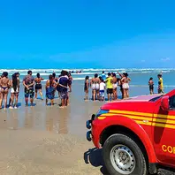 Jovem desaparece no mar ao tentar salvar a namorada de afogamento em Luís Correia