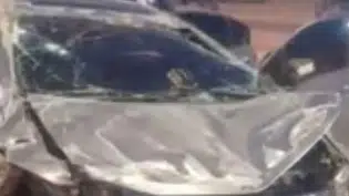 Carro de passeio fica destruído após bater na traseira de carreta na BR-316 em Teresina