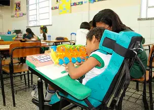 Pesquisa aponta que escolas públicas do Piauí têm mais estrutura para PCDs do que as privadas