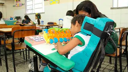 Pesquisa aponta que escolas públicas do Piauí têm mais estrutura para PCDs do que as privadas